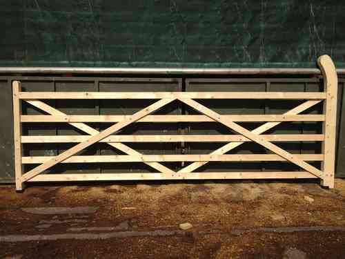 Kingscote softwood gate up to 2.75m - 9ft wide