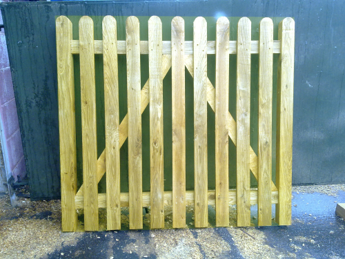 Softwood paled wicket - up to 6' (1.8m)